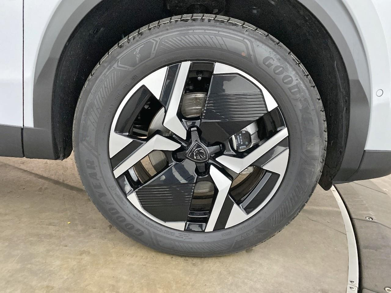 Peugeot 2008 1.2 hybrid 145ch allure e-dcs6 — photo 11