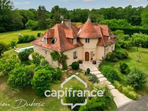 Maison de caractère 225 m² au sol avec piscine et vue campagne - À 5 minutes de Périgueux, Dordogne