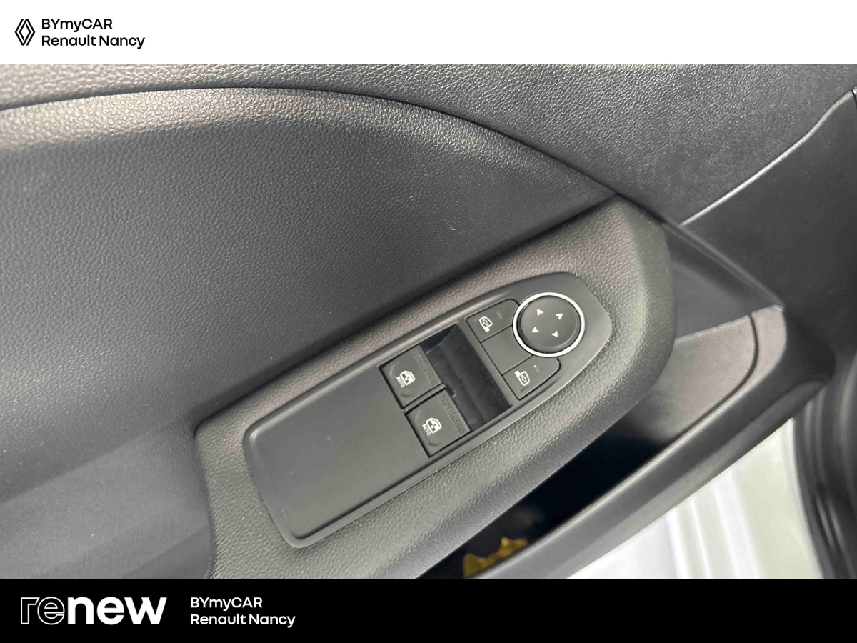 Renault Clio TCe 90 — photo 19