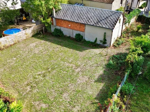 Terrain 413 m²