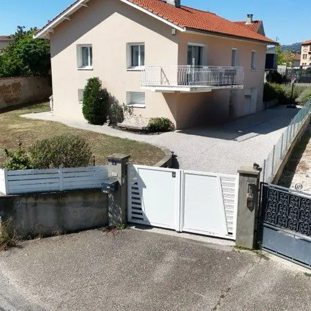Maison familiale rénovée au coeur de Mornant - 160 m² habitables sur 800 m² de terrain
