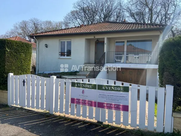 CHARMANTE MAISON 144 M² AVEC GRAND GARAGE ET BEAU TERRAIN