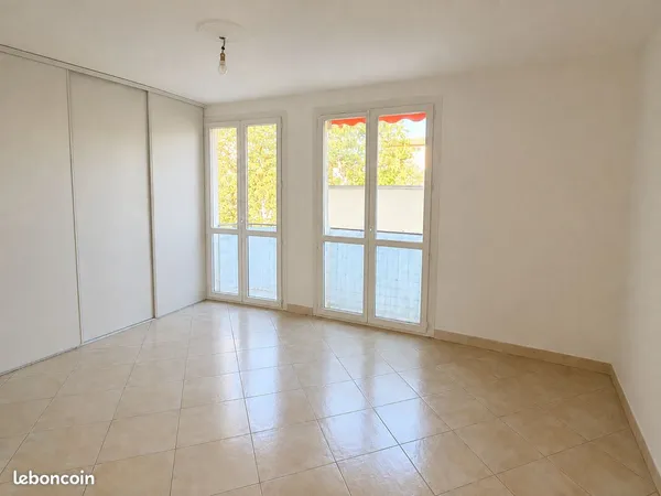 Local professionnel 51 m² - 3 bureaux - Aix-en-Provence - 240 000