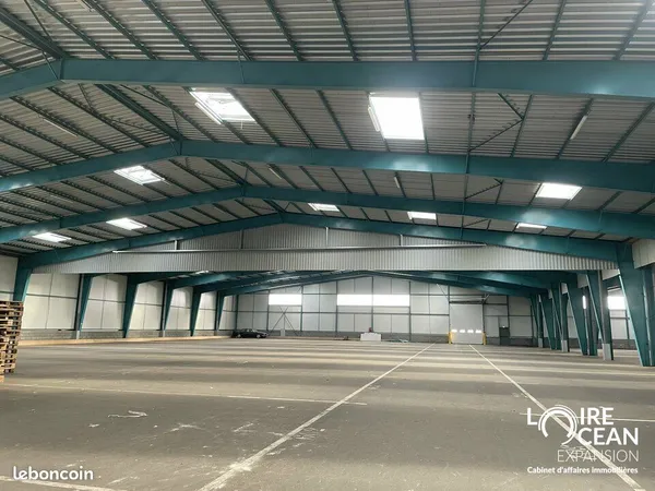 Local logistique 5 500 m²