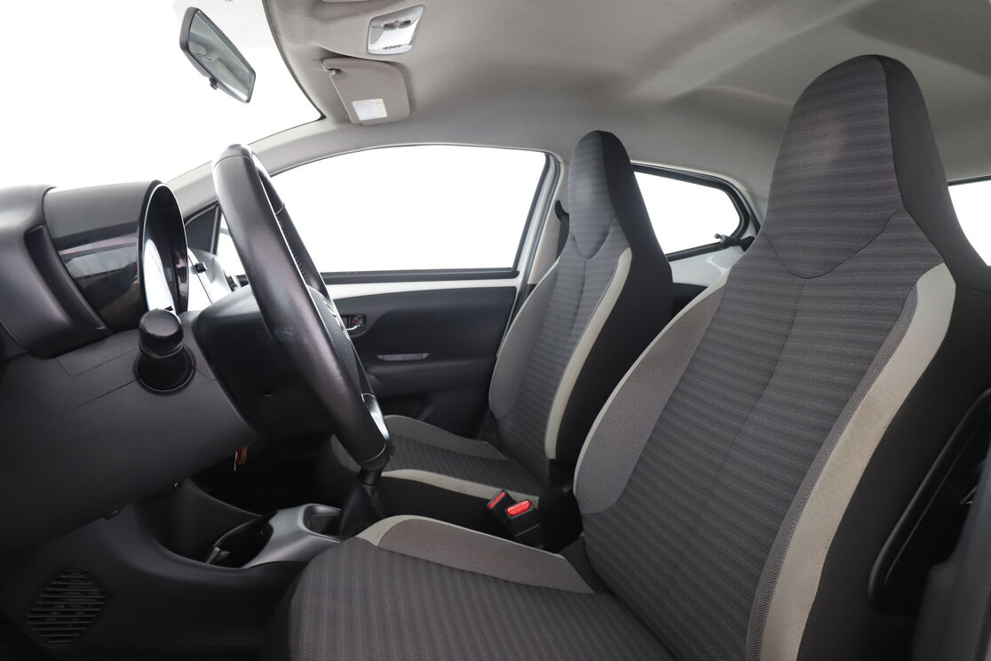Toyota Aygo 1.0 VVT-i X-Play — photo 9