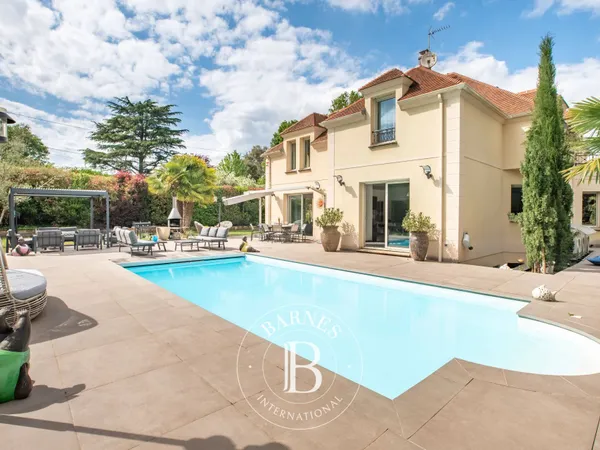 Sté BARNES - Bougival Hauteurs Calme 5-6 Chambres - Piscine Parcelle 1 500 m² - DPE B