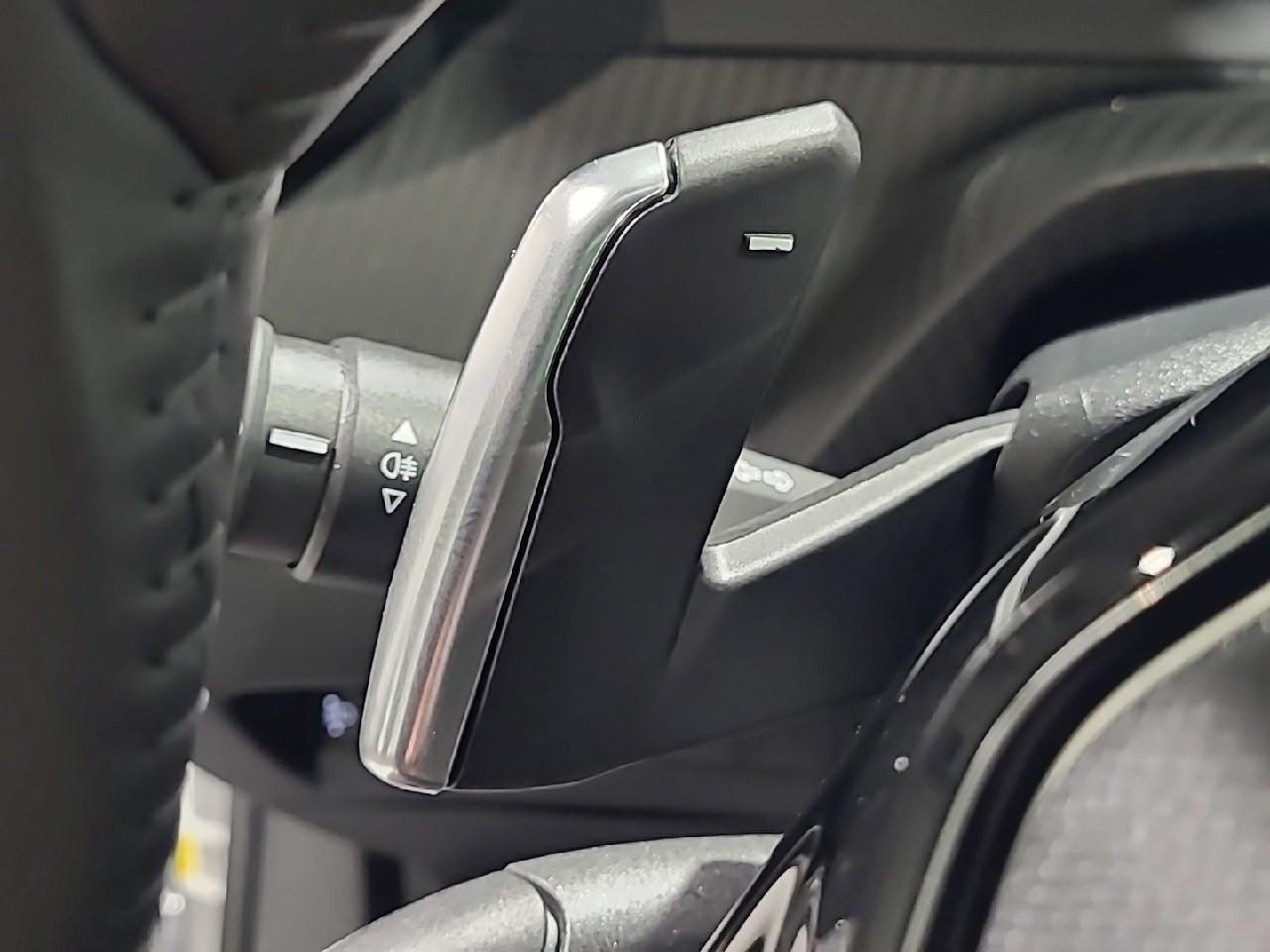 Peugeot 2008 hybrid 145 e-dcs6 allure — photo 27