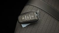 Peugeot 2008 1.2 PureTech 130ch S&S Allure — photo 16