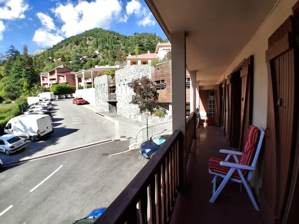 Appartement T2 lumineux avec 3 balcons, cellier et parking --