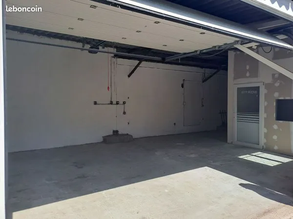Local commercial / professionnel / bureaux / stockage
