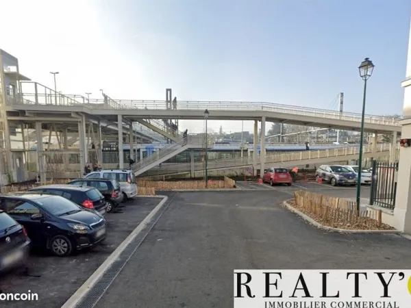 Local commercial 271 m²