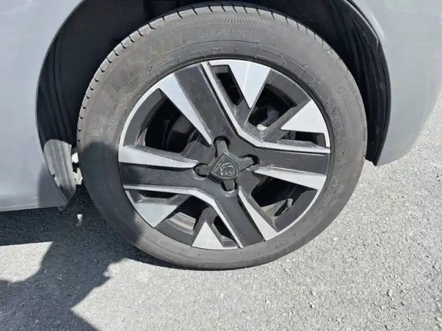 Peugeot 208 electrique 54 kwh 156ch — photo 13