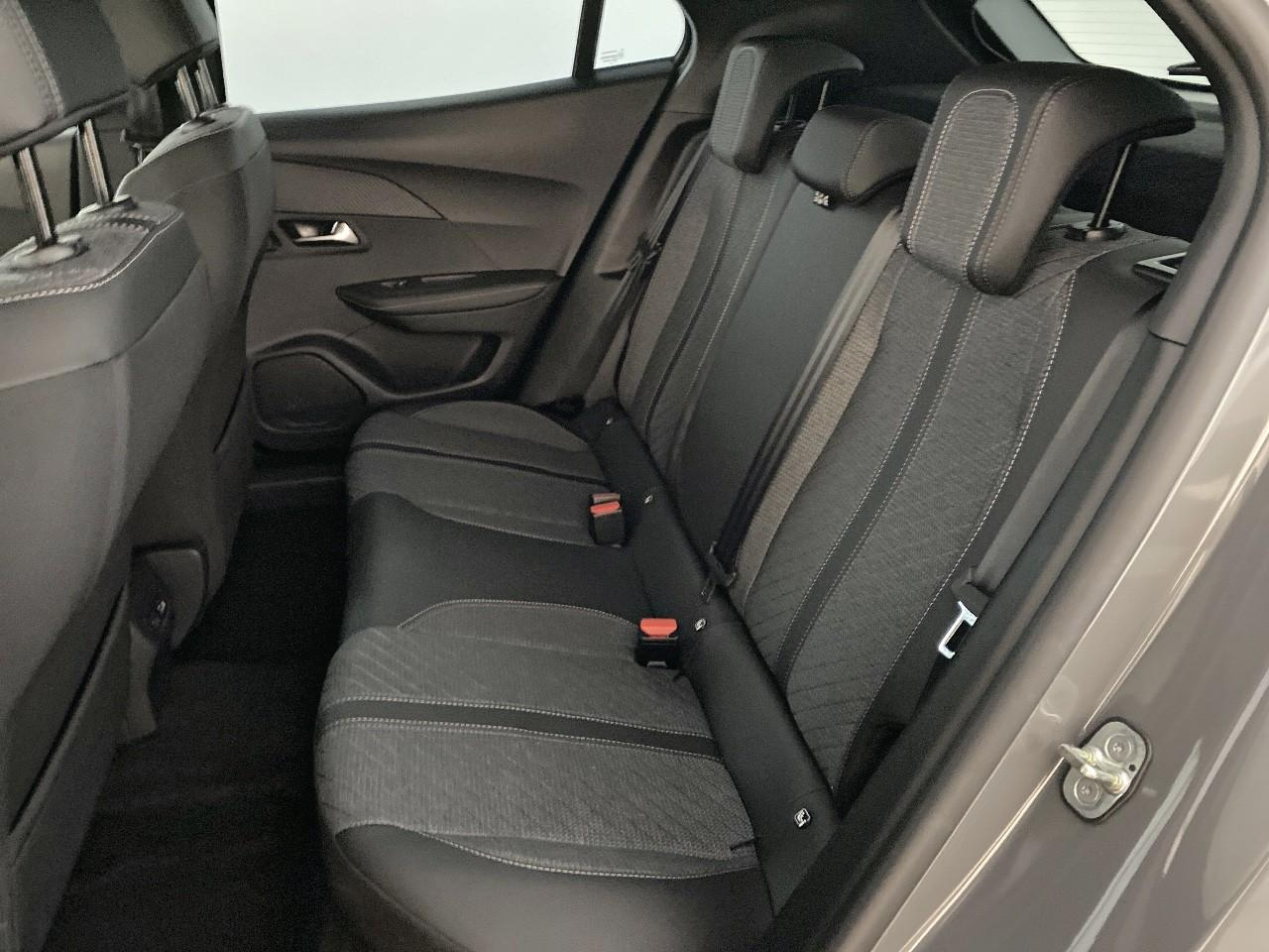 Peugeot 2008 hybrid 145 ch e-dcs6 allure — photo 10