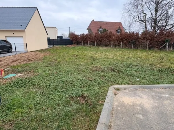 Terrain 704 m²