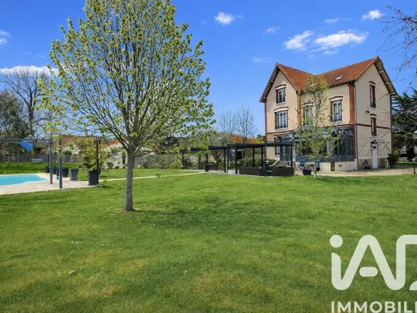 Maison 10 pièces 271 m²