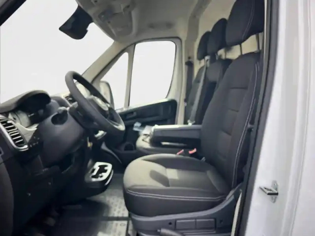 Citroën Jumper fgn 3.3t d l2h2 140 ch manuelle — photo 12