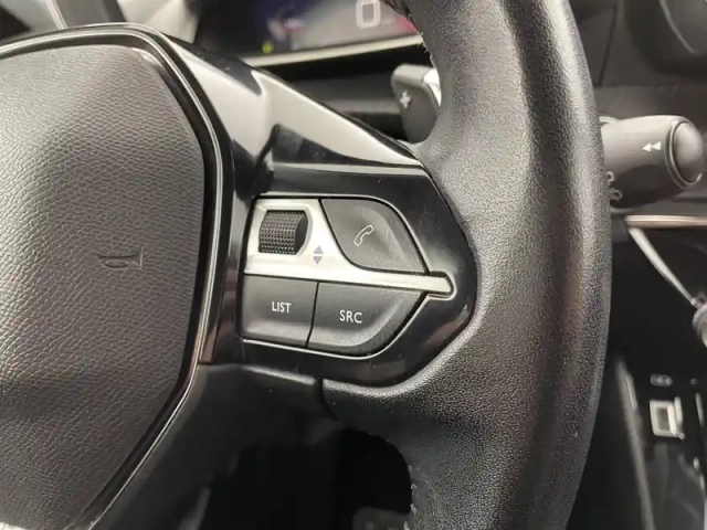Peugeot 2008 puretech 130 s&amp;s eat8 — photo 32