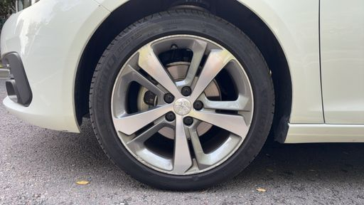 Peugeot 308 1.2 PureTech 130 - Allure – 2020 – 6964 km – Essence – Boîte Manuelle — photo 10