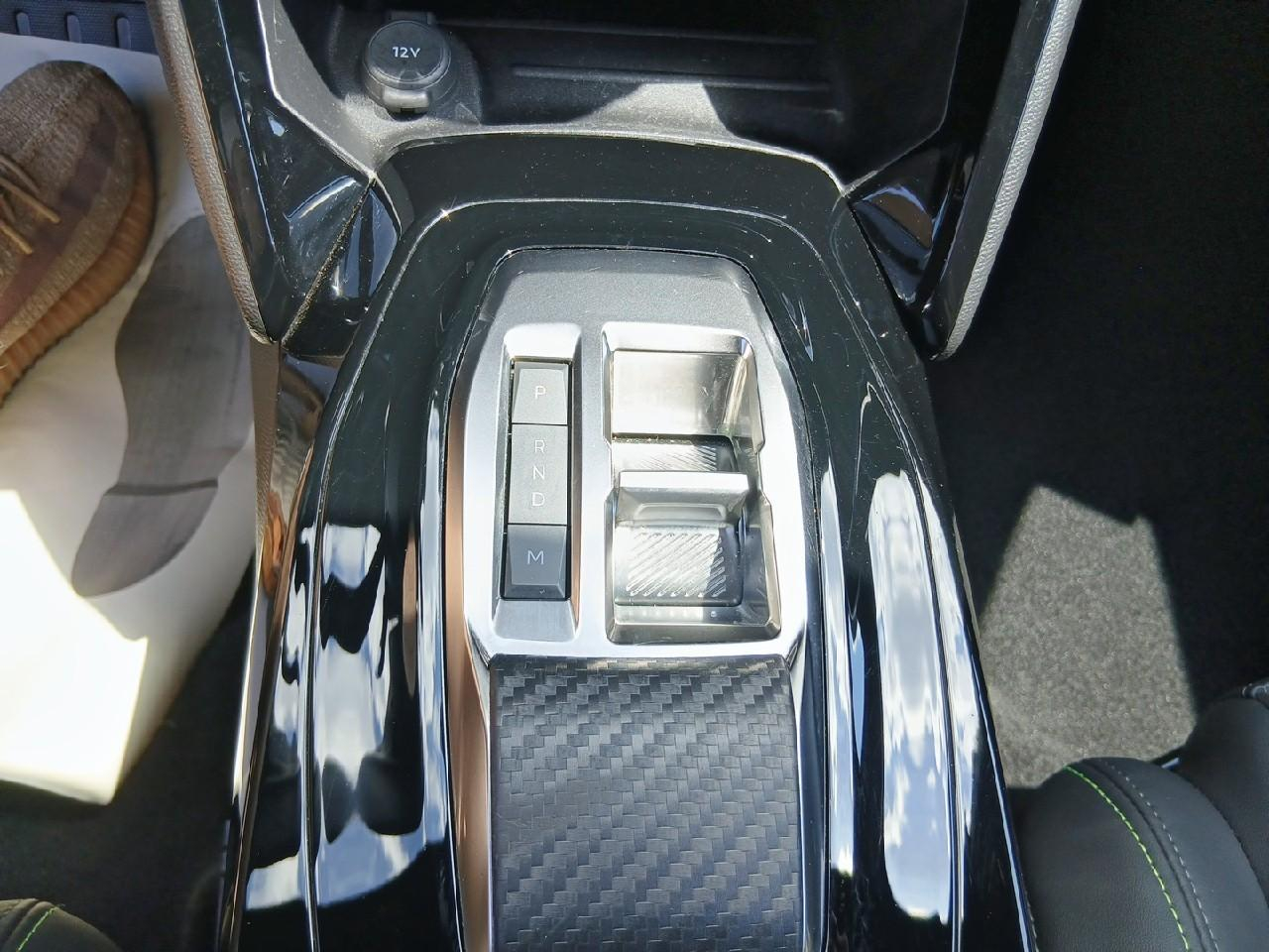 Peugeot 2008 puretech 155 s&s eat8 gt pack — photo 19