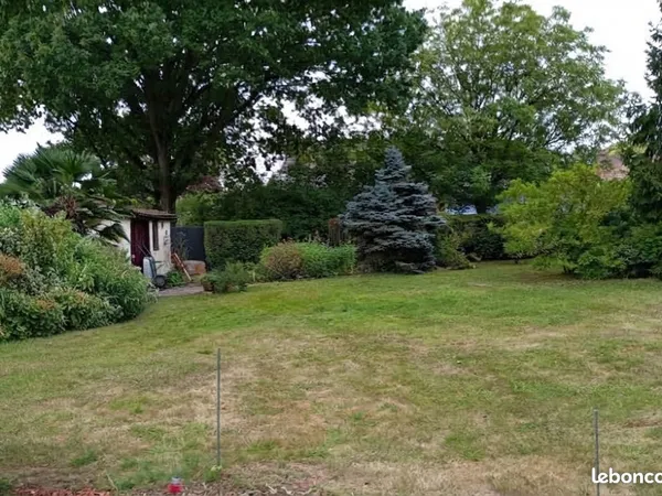 Terrain à bâtir de 580 m² au total - Chéreng (Quartier recherché, libre de constructeur)