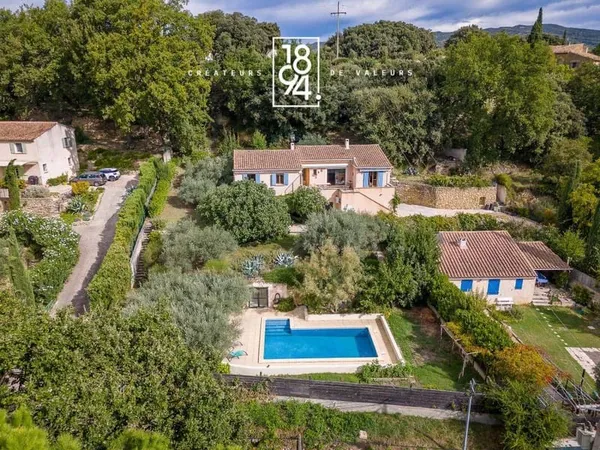 Villa 7 pièces 230 m²