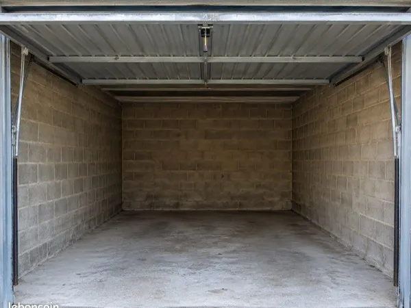 Box / Garage 10 m² à louer - Résidence neuve et sécurisée - Cogolin