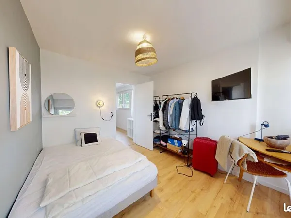 Chambre 5 pièces 77 m²
