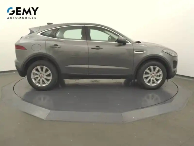 Jaguar E-Pace 2.0 d - 150 ch awd bvm — photo 4