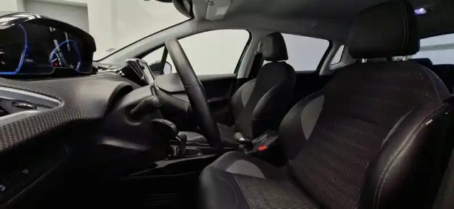 Peugeot 2008 1.2 puretech 110ch s&amp;s eat6 — photo 10