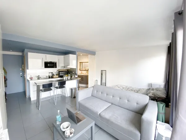 Secteur Jardin public / Fondaudège ! beau STUDIO spacieux 2
