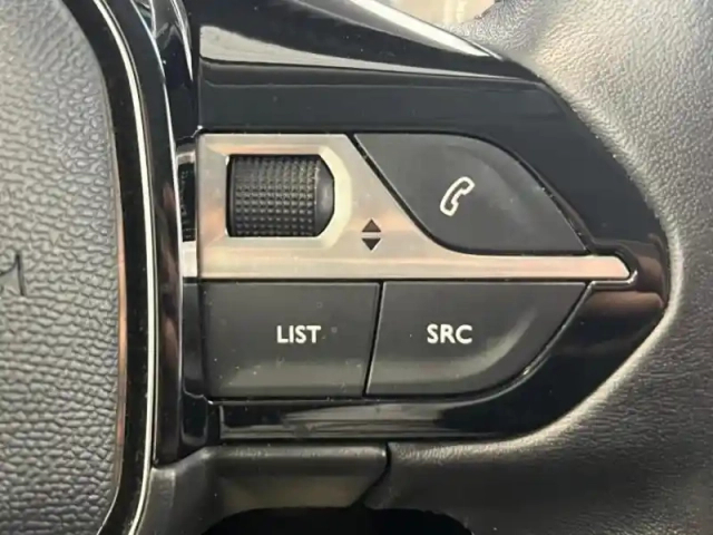 Peugeot 2008 e- 136ch allure pack — photo 14