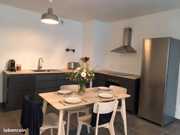 T3 de 70 m² meublé, lumineux, dans résidence très récente avec un balcon et une terrasse, Villeurban
