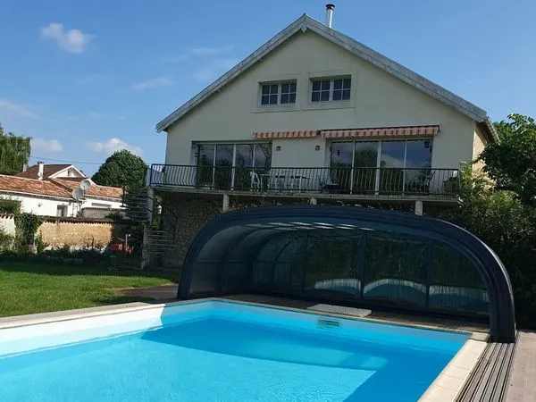 Havre de paix d'exception en centre ville à Saint Jean d'Angély en Charente Maritime, avec parc, pis