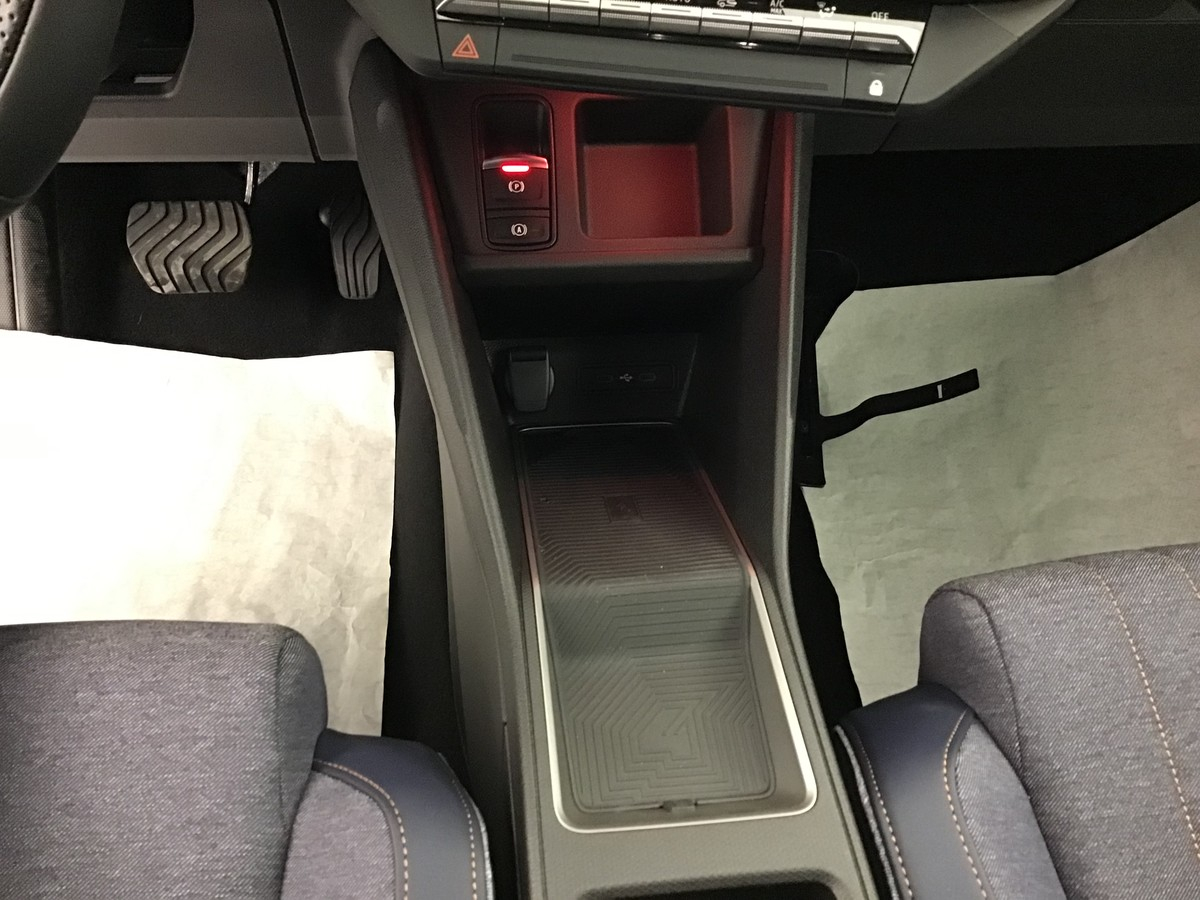 Renault R4 — photo 24