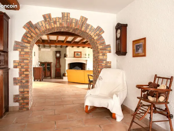 Maison 8 pièces 230 m²