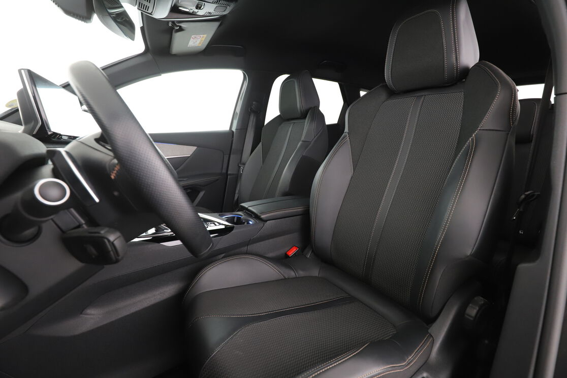 Peugeot 3008 1.5 Blue-HDi GT EAT8 — photo 9