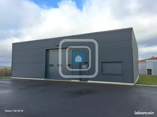 Local d'activité 248 m²