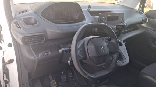 Peugeot Partner 1.2 PureTech 110 - Pro – 2021 – 19444 km – Essence – Boîte Manuelle — photo 14
