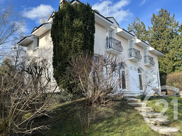 Maison 8 pièces 238 m²