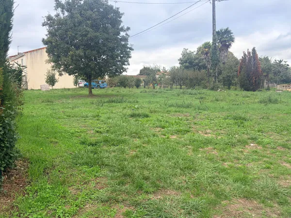 Terrain 624 m²