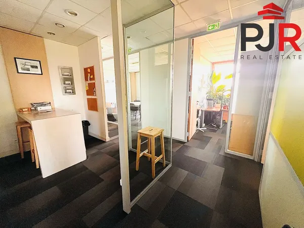 Bureau 221 m²