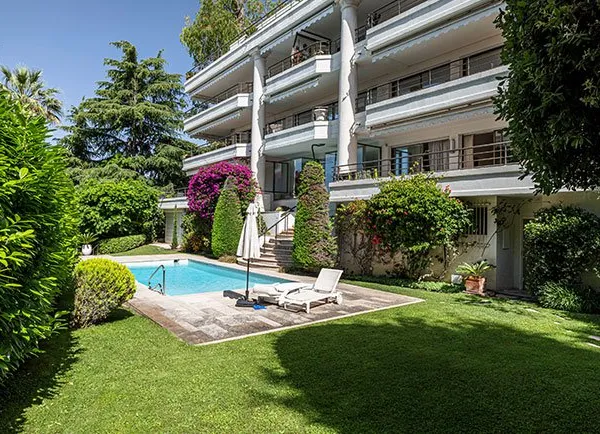 Superbe appartement de 250M2 avec vue mer, à quelques pas seulement du centre ville...