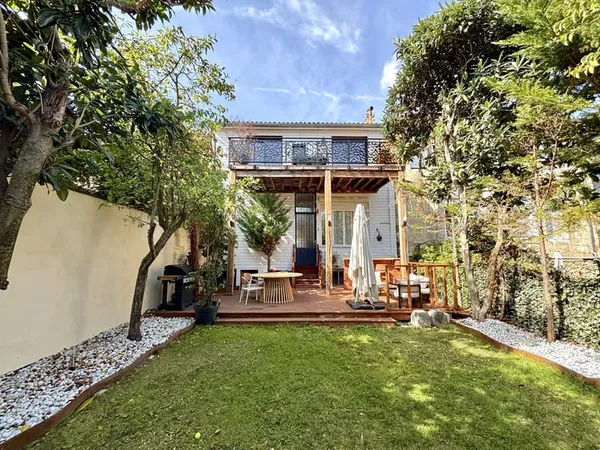 Barrière Saint-Genès Bien rare avec jardin et terrasses