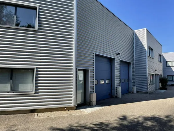 Local d'activité 403 m²