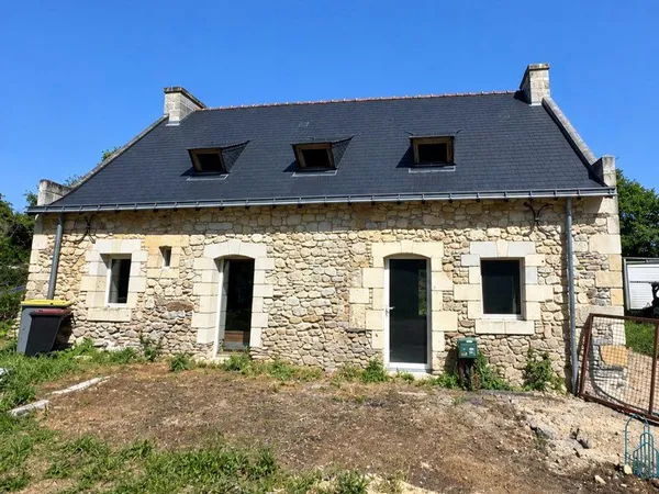 Longère en pierre à finir - gros oeuvre fait - terrain 1422m² - Mazé-Milon 49