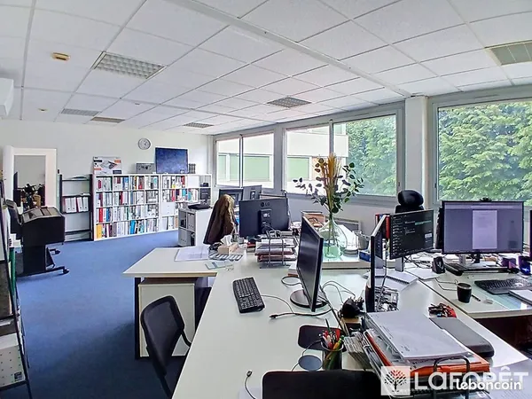 Bureaux 109 m² VILLENAVE D ORNON
