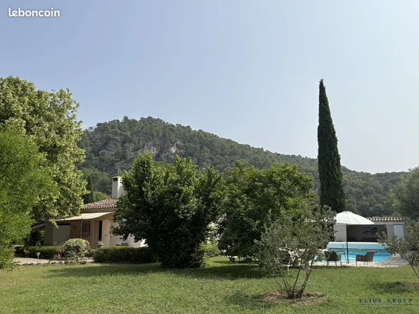 Propriété 4 pièces 155 m²