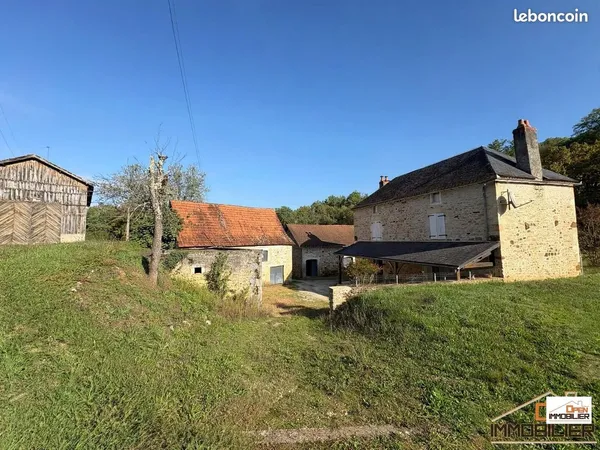 Corps de ferme-3 séchoirs à tabac-2 granges-terrain 2 hectares