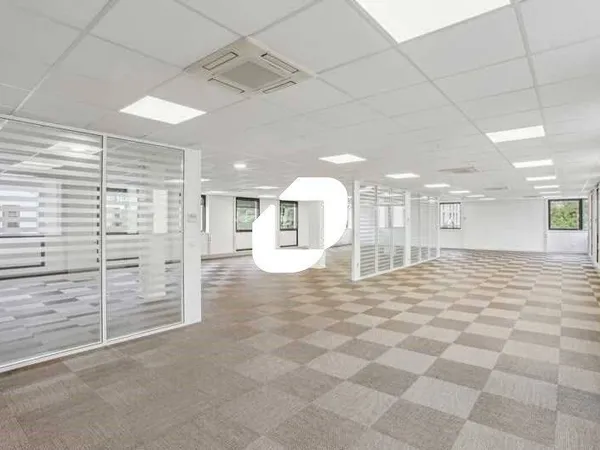 Local d'activité 2300 m²