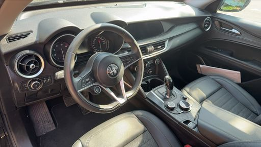 Alfa Romeo Stelvio 2.0 T4 MAir 200 Q4 AT 8 - Super – 2019 – 65070 km – Essence – Boîte Automatique — photo 16